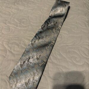 Elegant Gray Paisley Tie